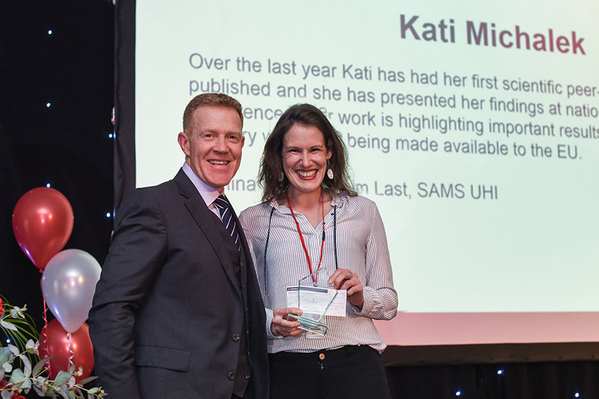 Farmer and BBC presenter Adam Henson presents SAMS UHI PhD student Kati Michalek with her Higher Education Learner of the Year prize